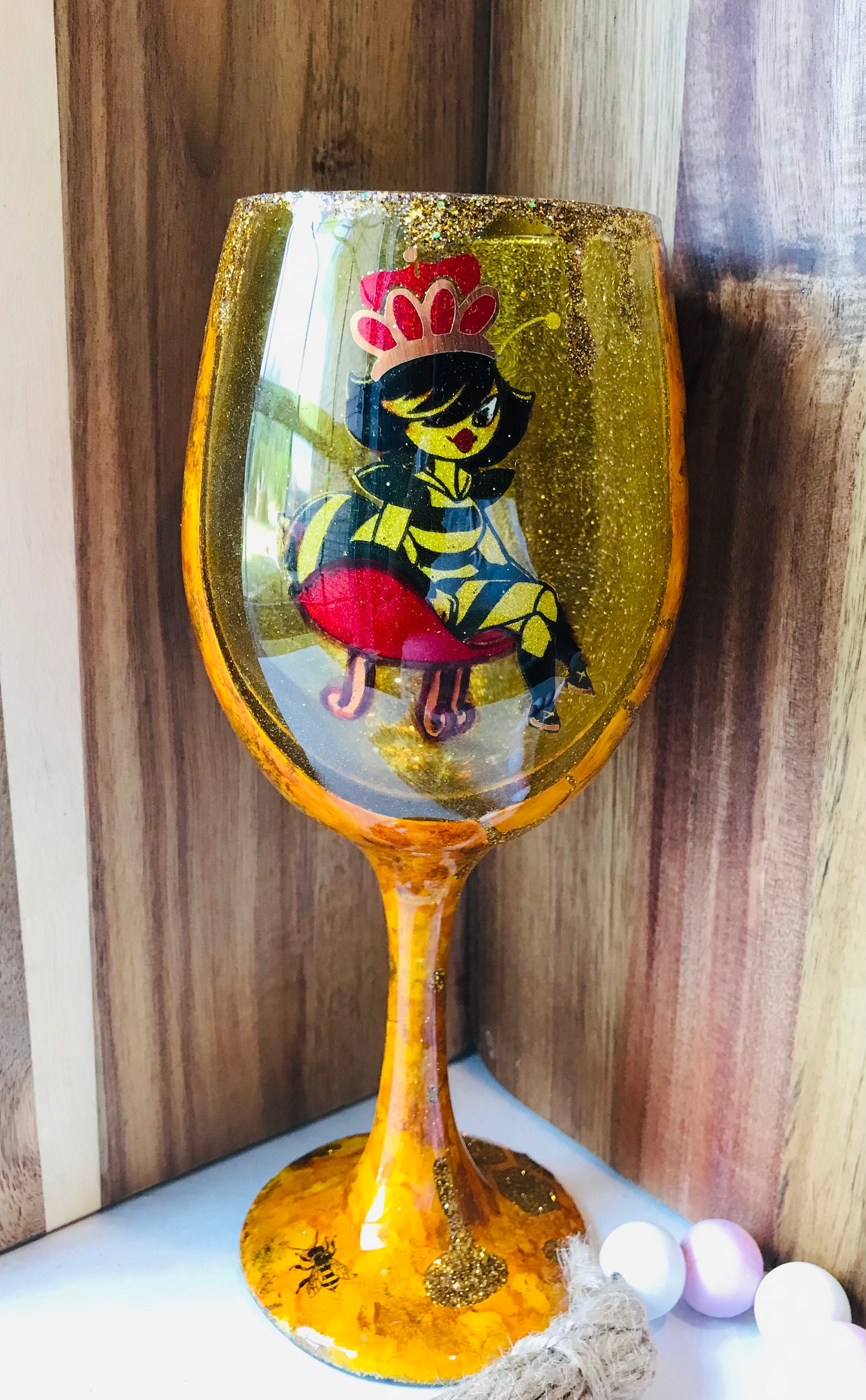 Queen Bee Wine Glass